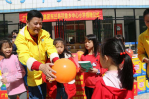 “匠心鑄夢” ——縱覽線纜集團赴東蘭縣花香鄉(xiāng)中心小學捐贈活動 ...